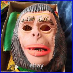 1974 PLANET OF THE APES Caeser HALLOWEEN COSTUME & MASK BEN COOPER Small 1974 PLANET OF THE APES Caeser HALLOWEEN COSTUME & MASK BEN COOPER Small
