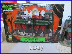 2009 Lemax Halloween Spooky Town Graveside Diner Mint in Box and NRFB