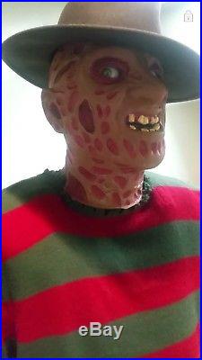 Freddy Krueger animatronic (Gemmy)