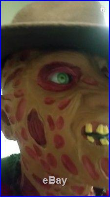 Freddy Krueger animatronic (Gemmy)