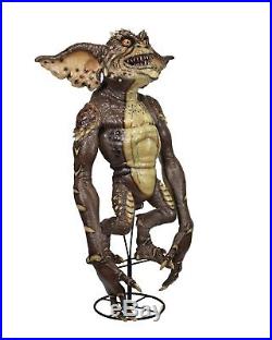 Gremlins 2 Prop Replica Stunt Puppet Brown Gremlin NECA