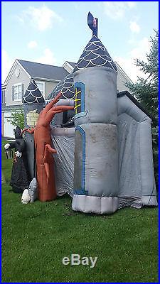 RARE Gemmy Airblown Inflatable 17' Halloween Haunted House Castle Walkthru Sound