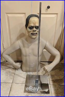 Universal Phantom of the Opera Shirt Display Mannequin Vintage Monster Mask Toy
