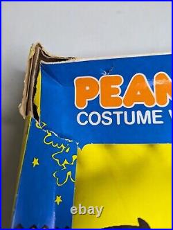 VINTAGE PEANUTS Woodstock COLLECTIBLE HALLOWEEN COSTUME 1975 IN ORIGINAL BOX VINTAGE PEANUTS Woodstock COLLECTIBLE HALLOWEEN COSTUME 1975 IN ORIGINAL BOX