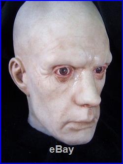 ZOMBIE HEAD Life-Size Severed Head Haunted House Halloween Decoration & Prop